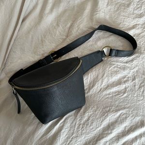 Universal Thread Belt Bag (used once)